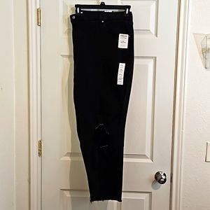 COPY - NWT Levis 90s Mom Jeans - Distressed Knees